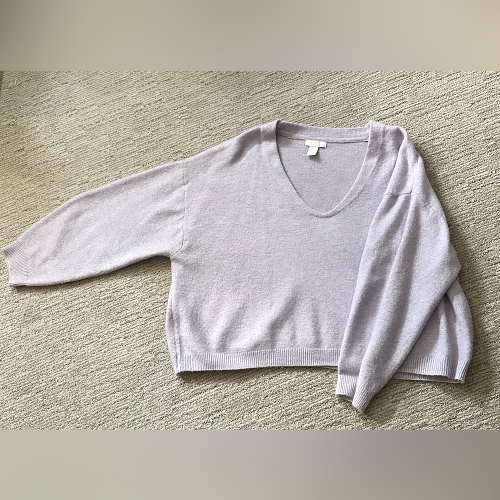 H&M women’s xxl cropped light purple sweater
